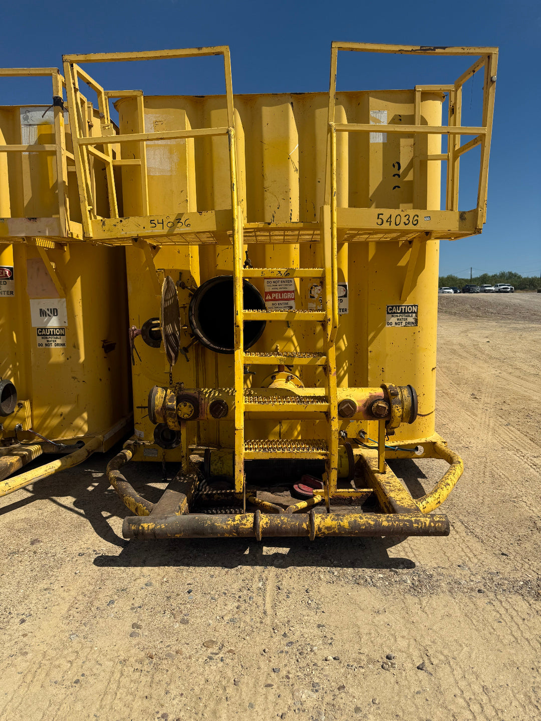 Front of Dragon flat top frac tank #54036