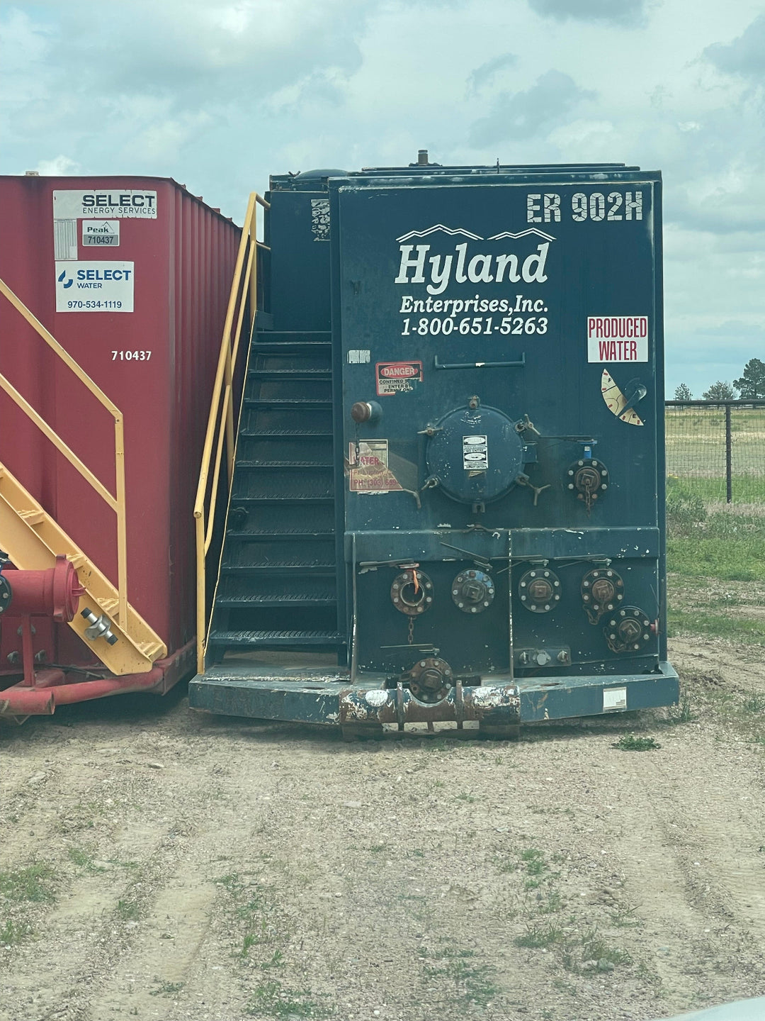 Front of ER Manufacturing side stair frac tank #ER902H