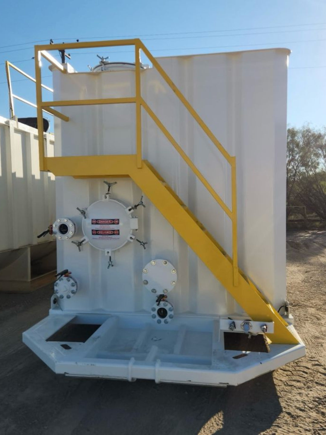 Front of fully refurbished vapor-tight Wichita frac tank