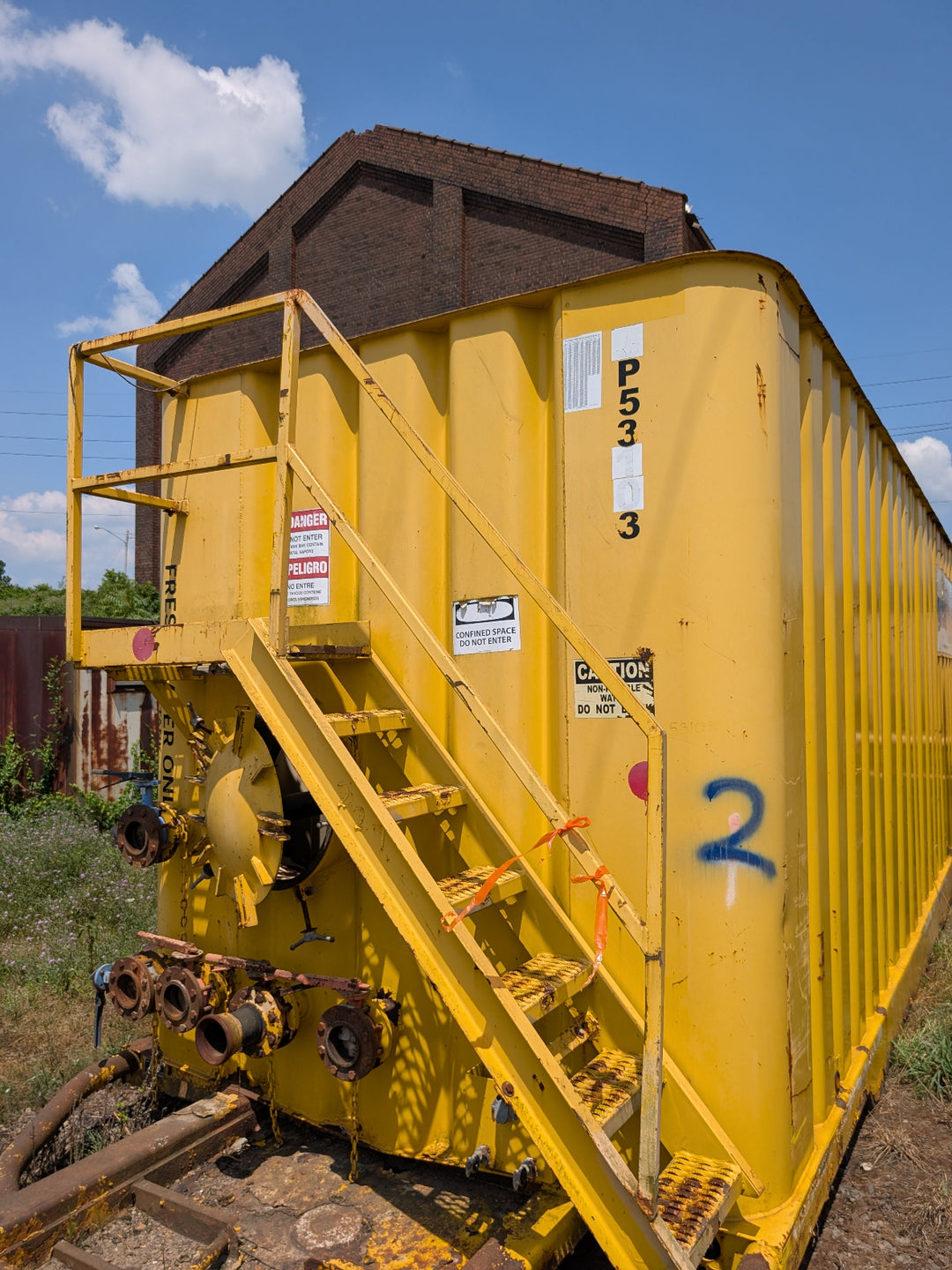 Front of yellow Dragon frac tank #GP53103