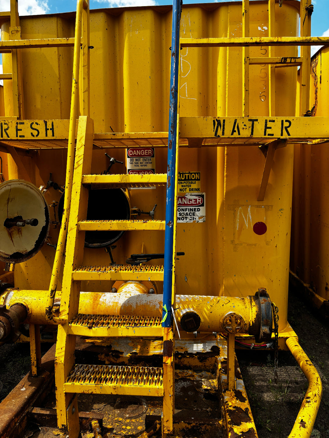 Front of yellow Dragon frac tank #GP53536