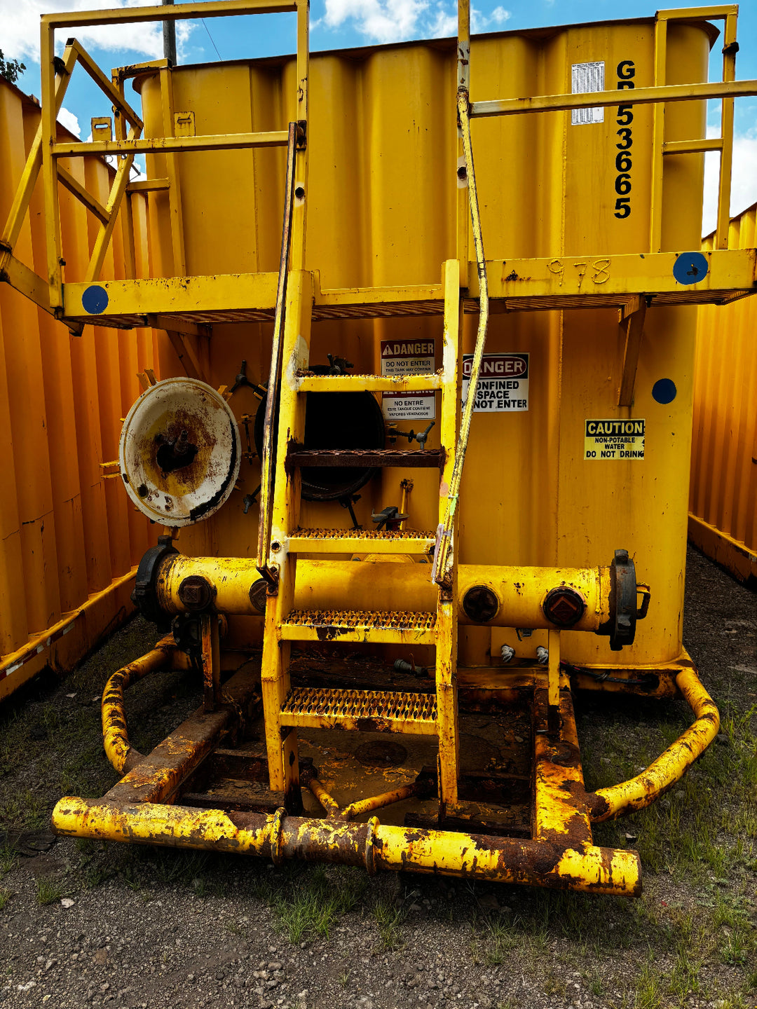 Front of yellow Dragon frac tank #GP53665