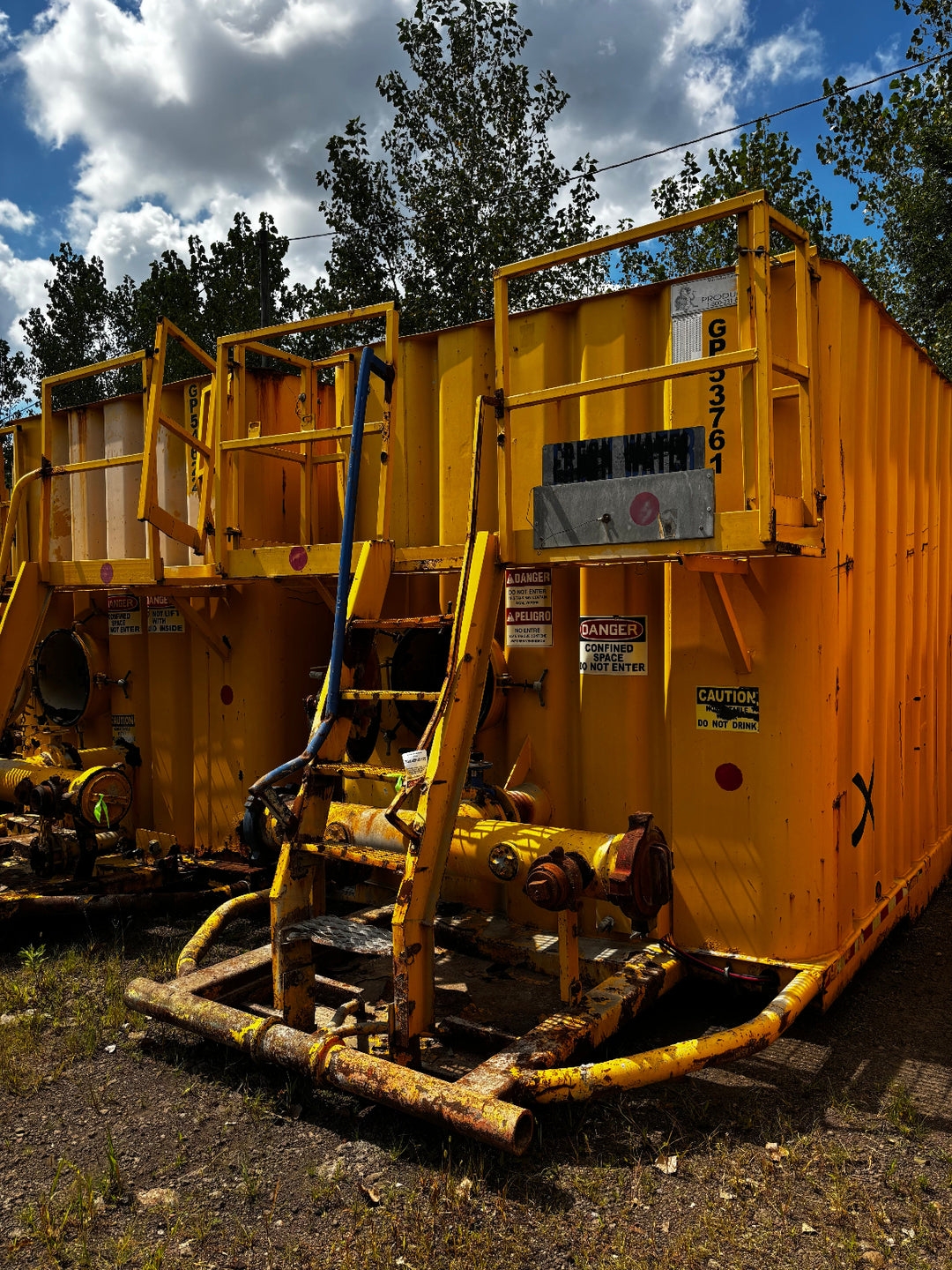 Front of yellow Dragon frac tank #GP53761