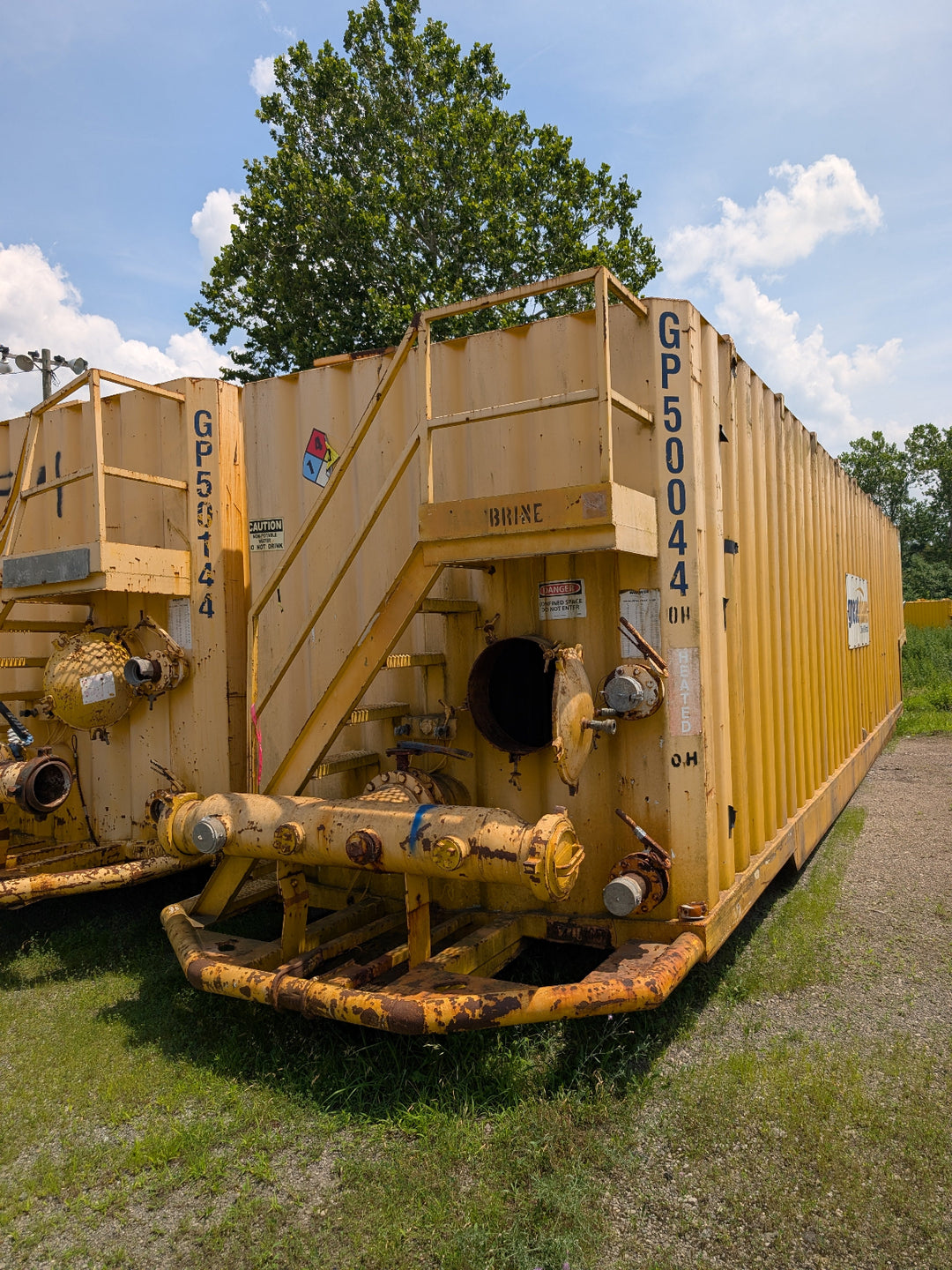 Front of yellow Wichita frac tank #GP50044