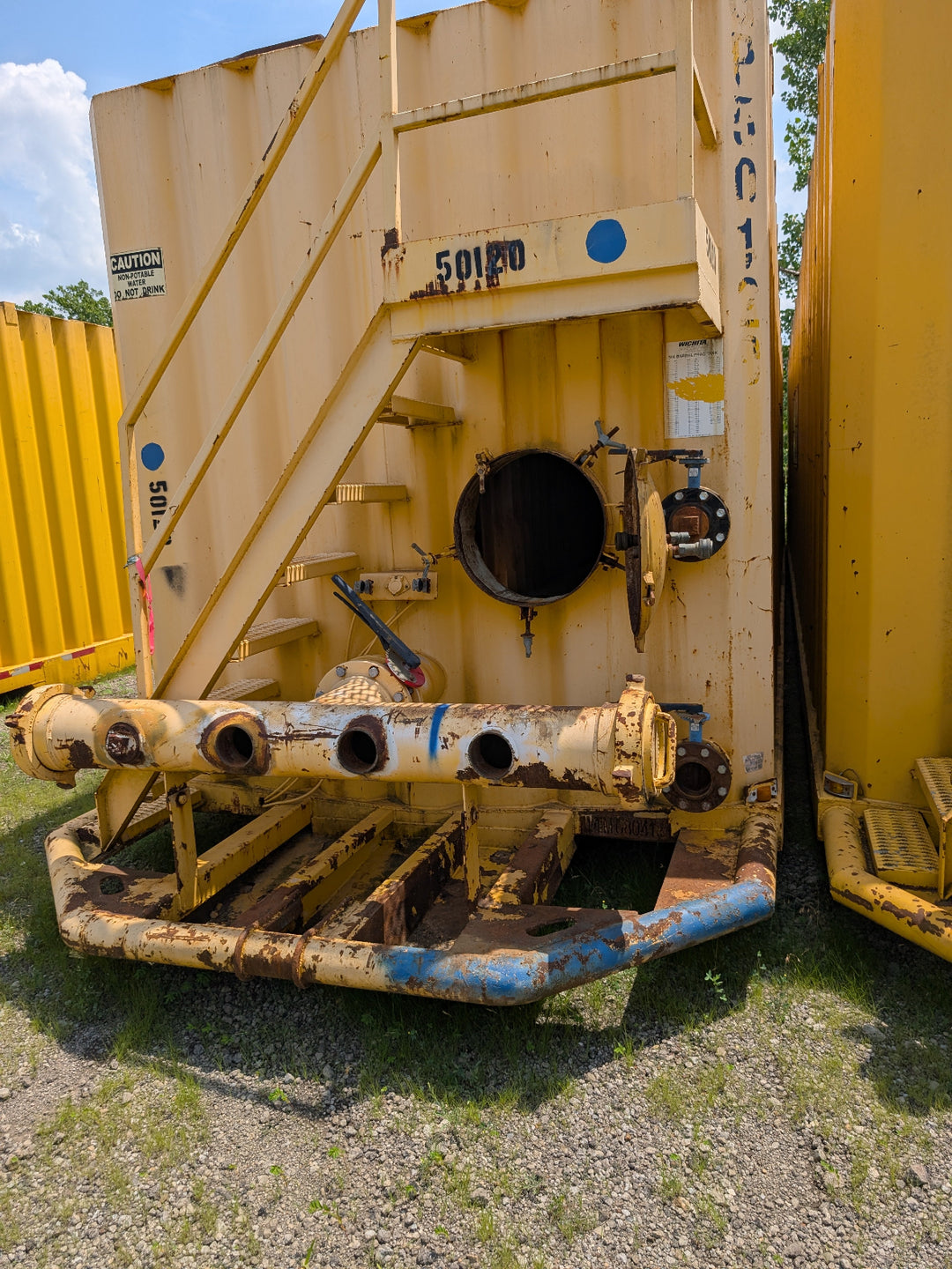 Front of yellow Wichita frac tank #GP50120