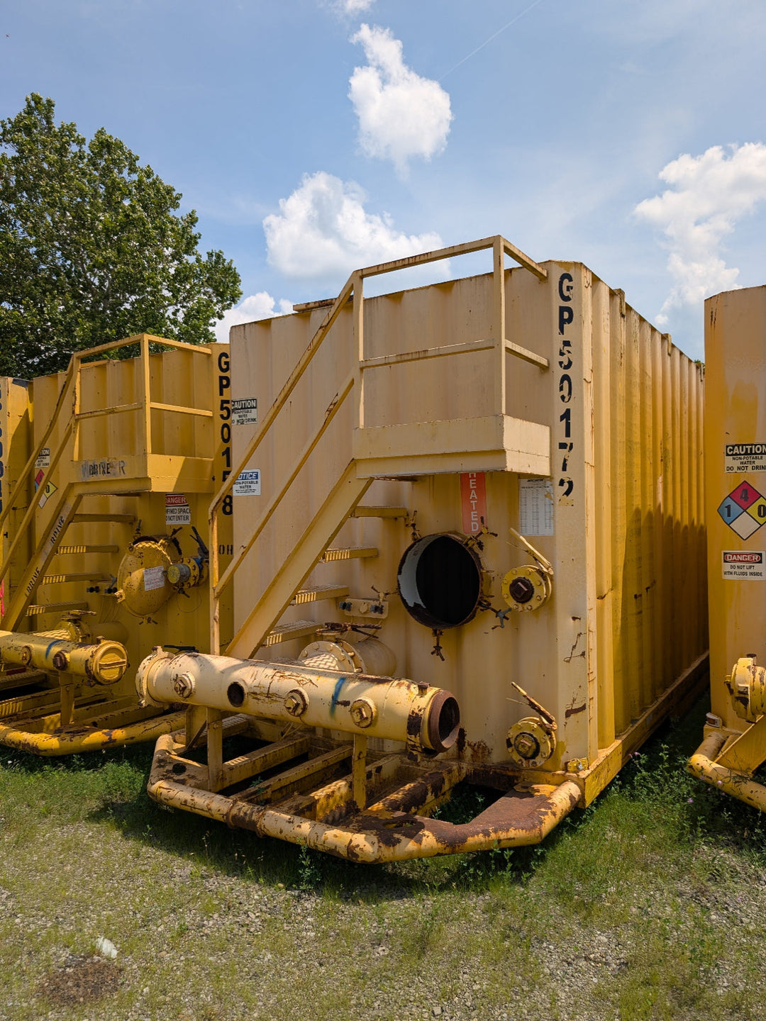 Front of yellow Wichita frac tank #GP50172