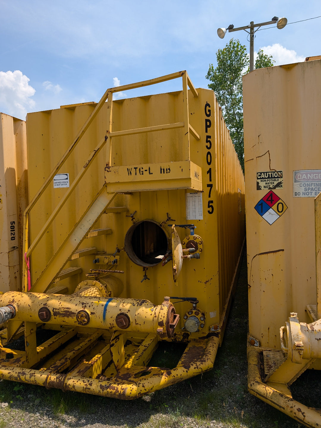 Front of yellow Wichita frac tank #GP50175