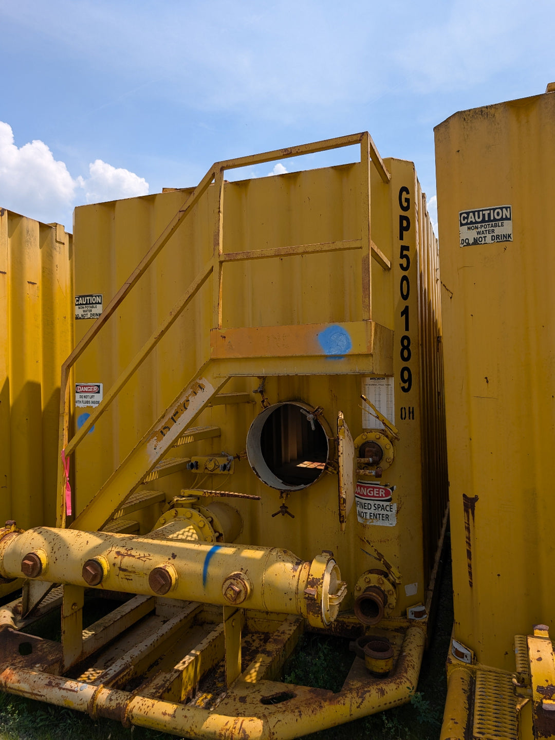 Front of yellow Wichita frac tank #GP50189