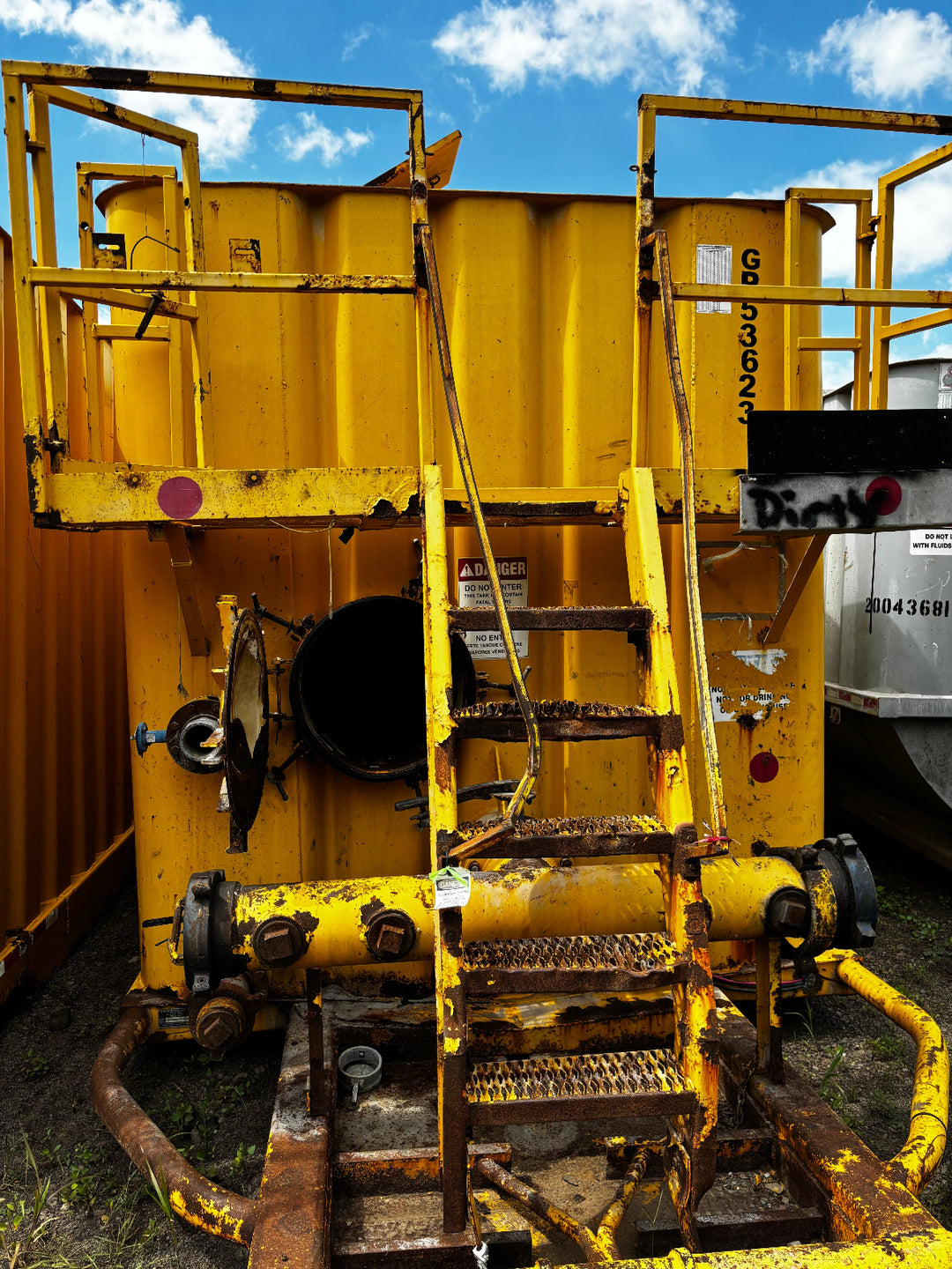 Front of yellow Dragon frac tank #GP53623