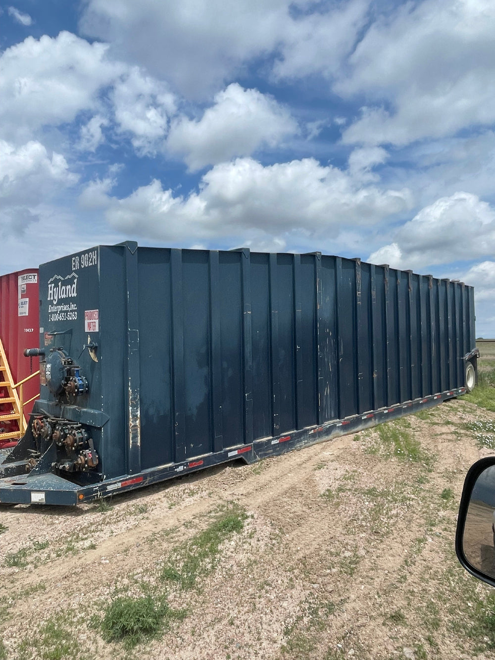 Side of ER Manufacturing side stair frac tank #ER902H