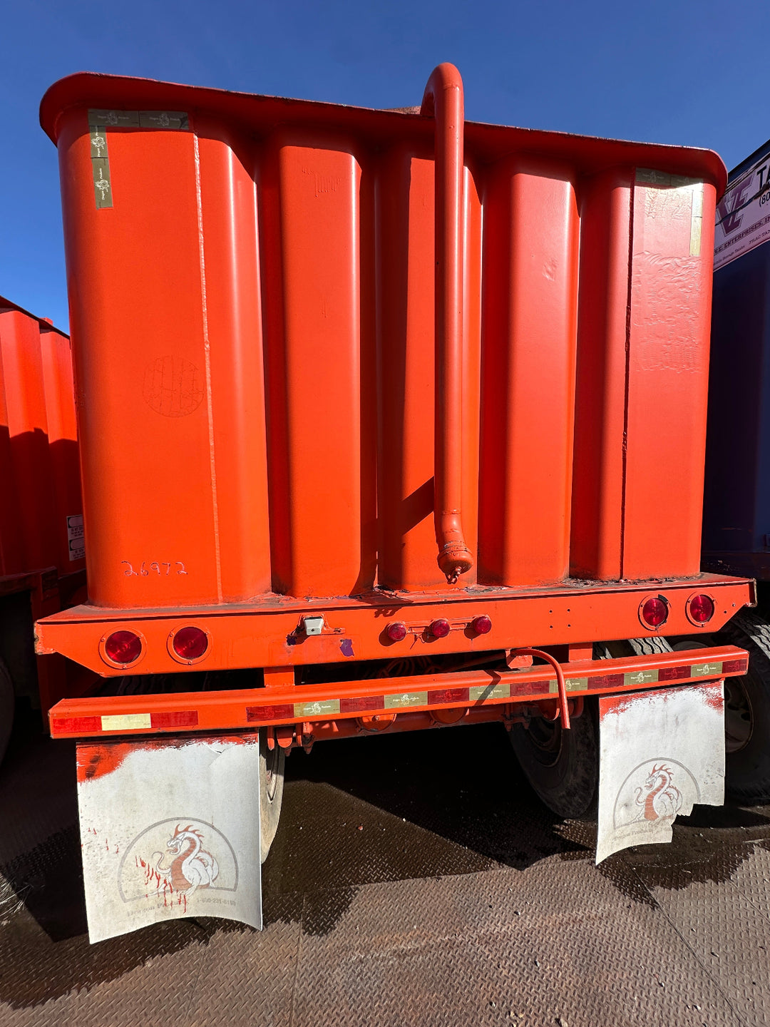 Dragon Flat Roof Frac Tank with External Manifold *RED* (21,000 gal.) (26972)