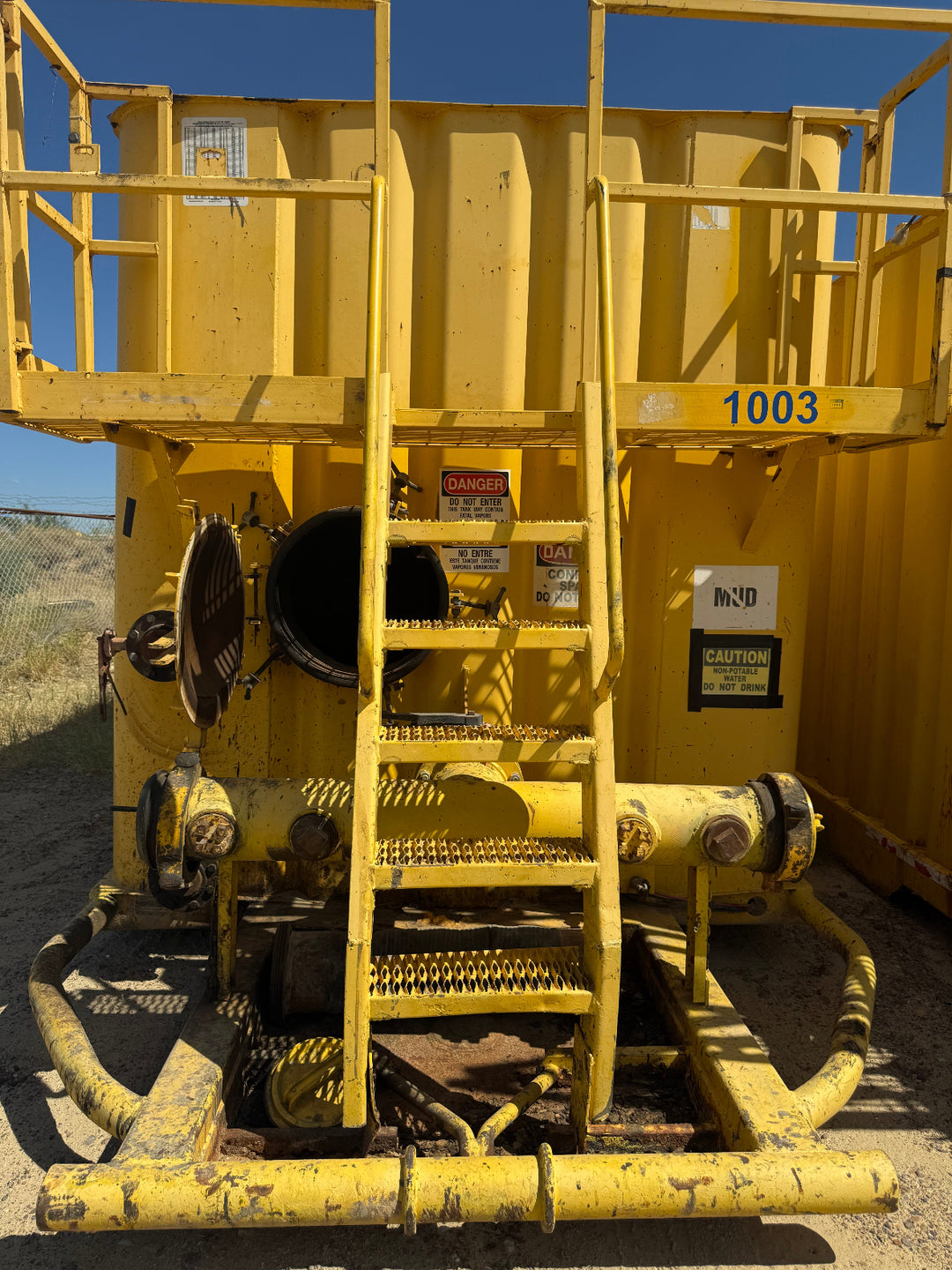 Front of Dragon flat top frac tank #1003
