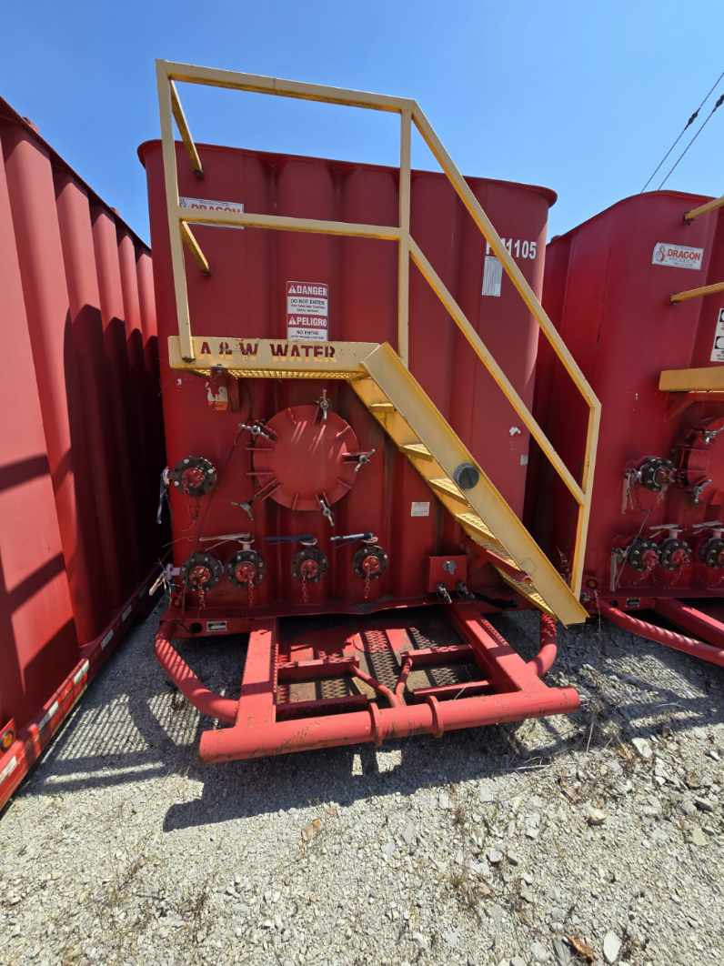 Front of Dragon flat roof frac tank #FM1105