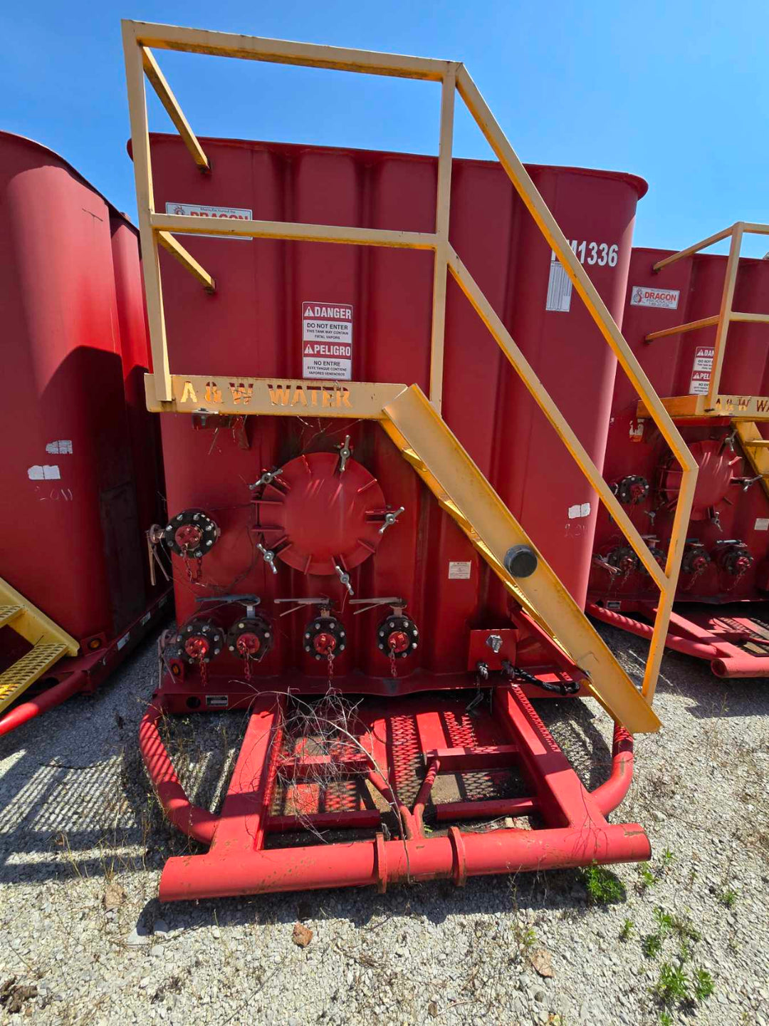 Front of Dragon flat top frac tank #FM1136