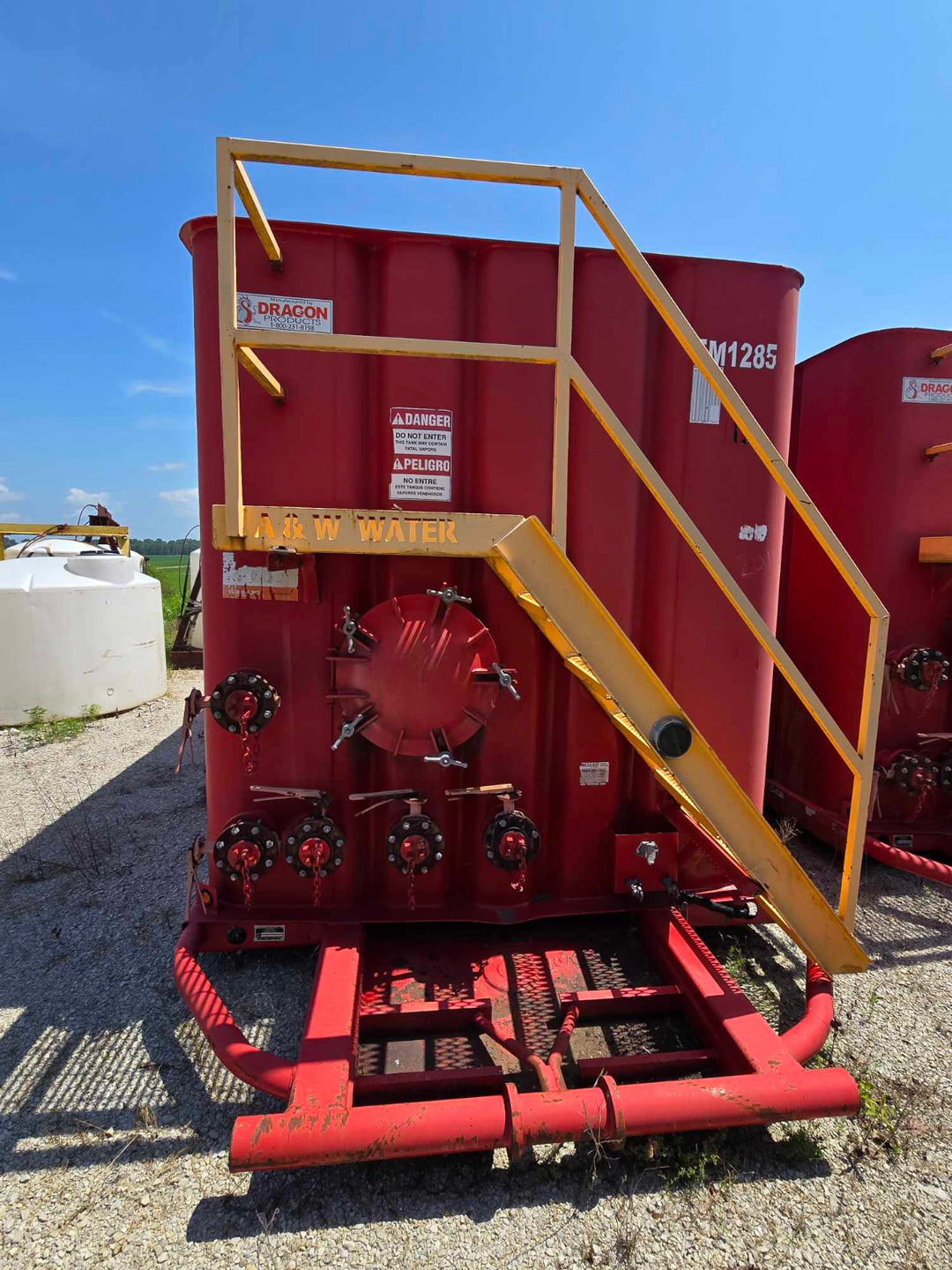 Front of Dragon flat top frac tank #FM1285