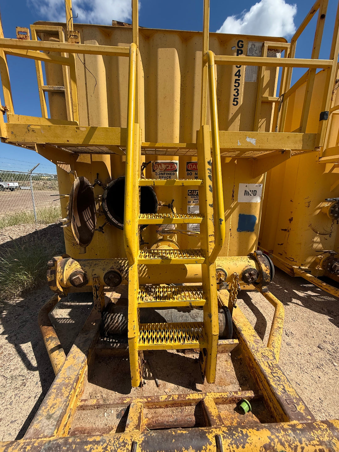 Front of Dragon flat top frac tank #GP54535