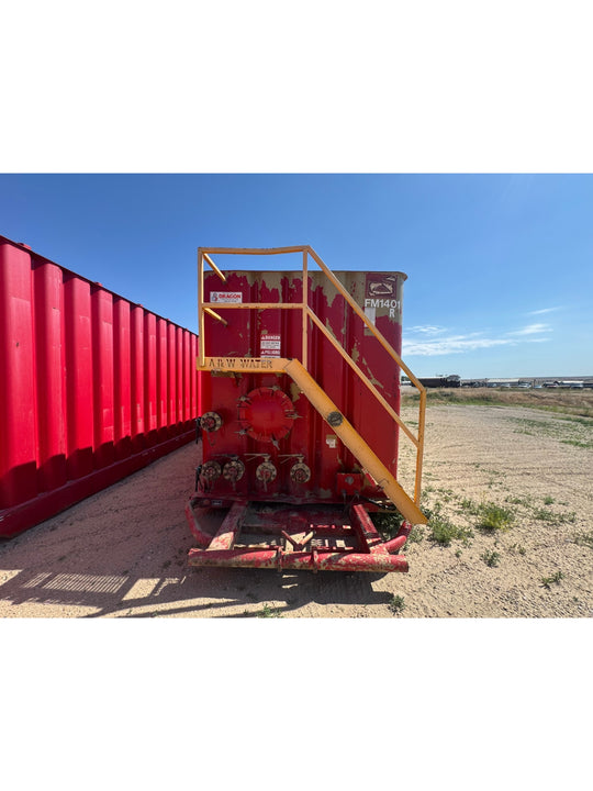 Front of red Dragon frac tank #FM1401R