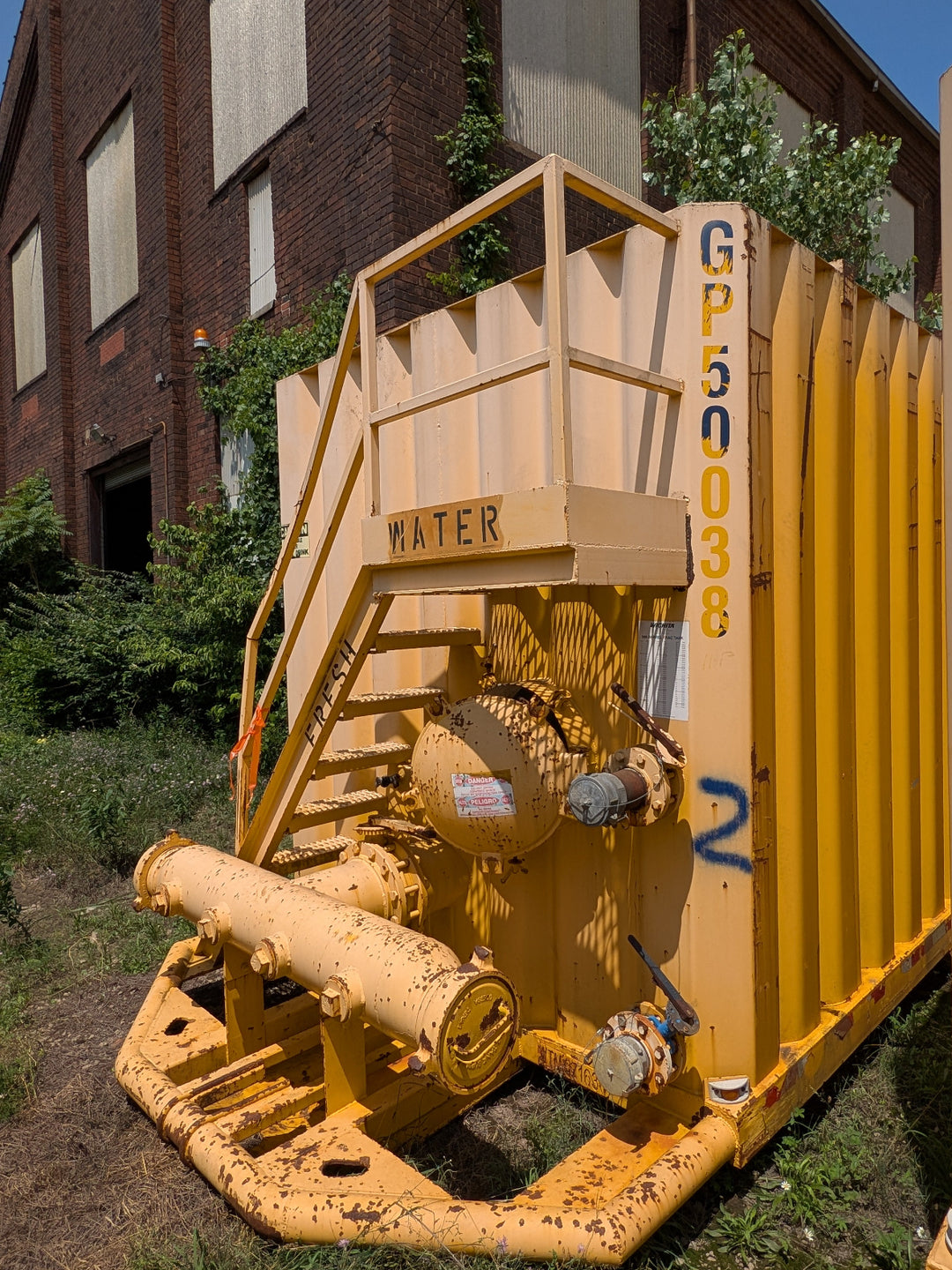 Front of yellow Wichita frac tank #GP50038
