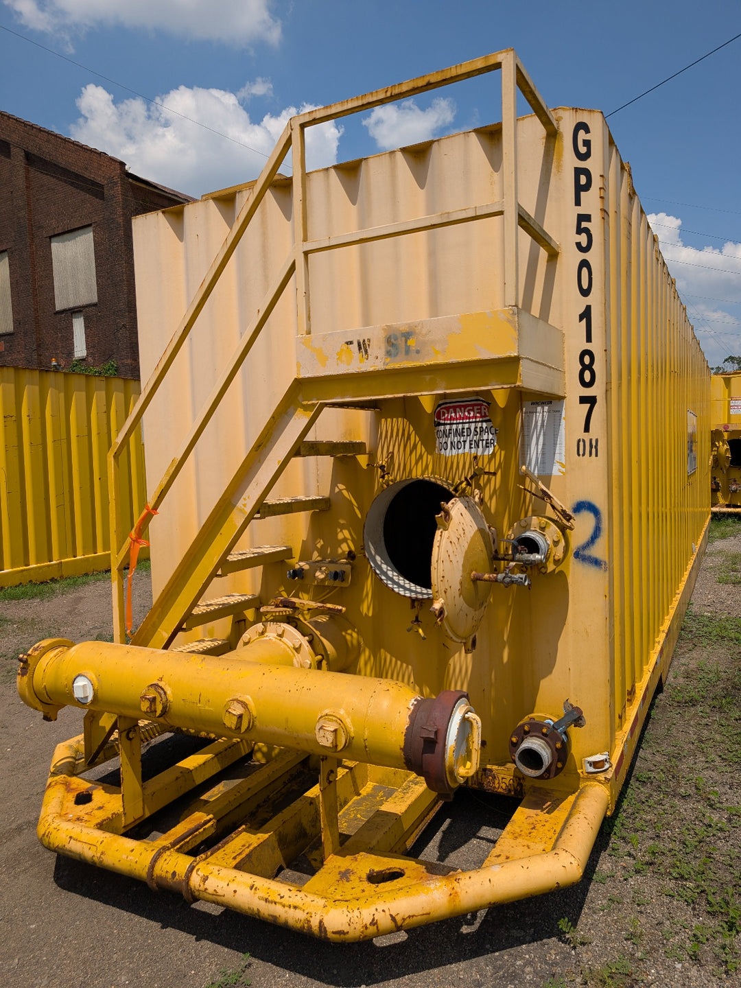 Front of yellow Wichita frac tank #GP50187