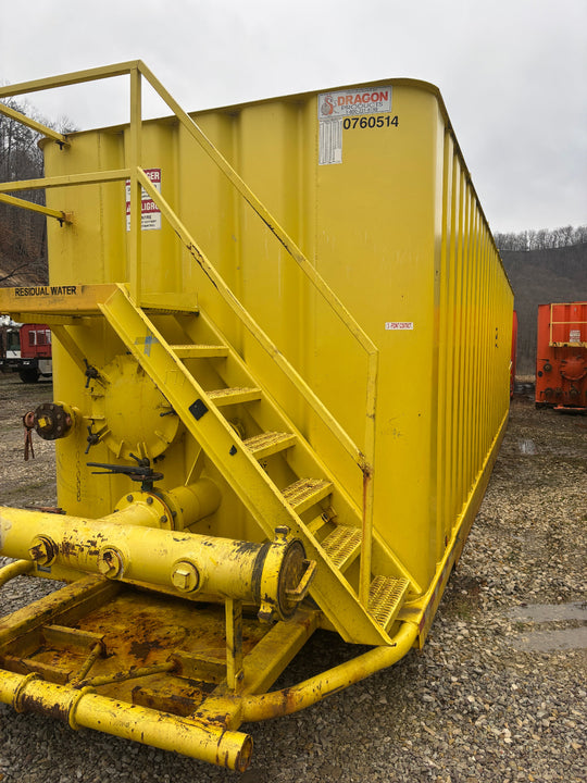 Front of a yellow 21,000 gallon Dragon flat top frac tank #0760514