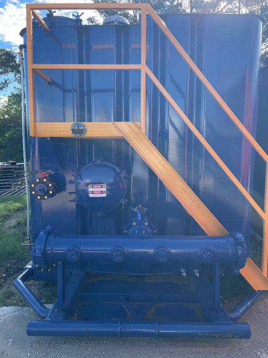 Front of blue 21,000 gallon flat top Dragon frac tank #FT165