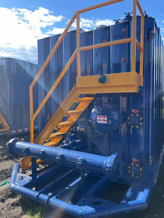 Front of blue 21,000 gallon Wichita MFG flat top frac tank.