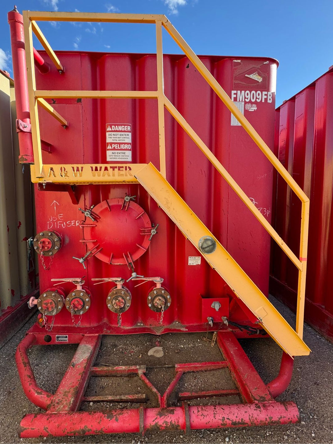 Front of red Dragon frac tank #FM909FB