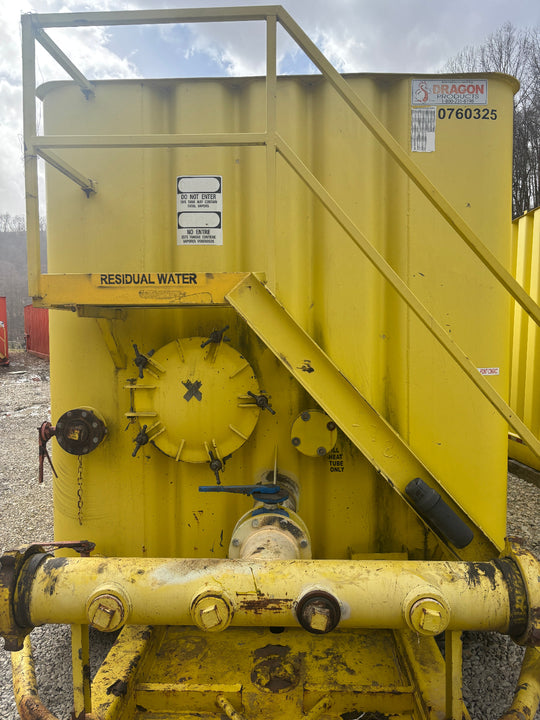 Front of yellow 21,000 gallon Dragon flat top frac tank #0760325
