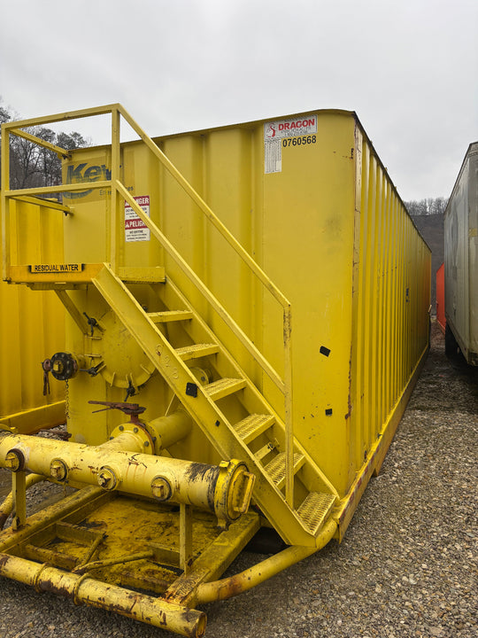 Front of yellow 21,000 gallon Dragon flat top frac tank #0760514