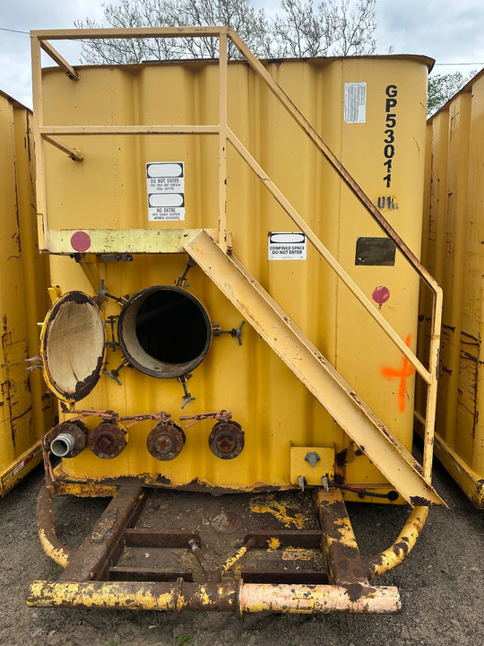 Front of yellow 21,000 gallon Dragon flat top frac tank #GP53011