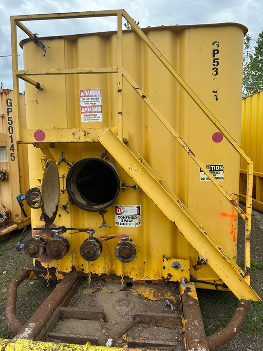 Front of yellow 21,000 gallon Dragon flat top frac tank #GP53104