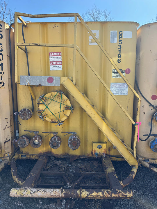 Front of yellow 21,000 gallon Dragon flat top frac tank #GP53196