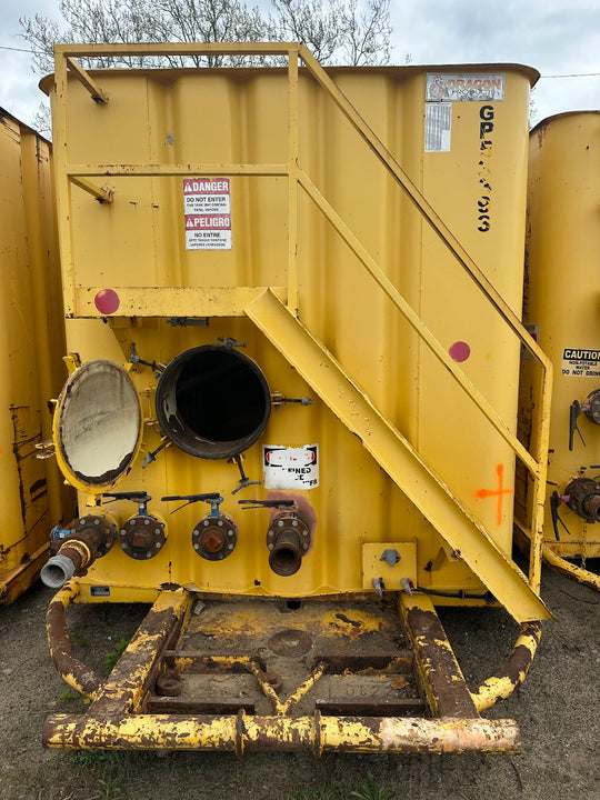 Front of yellow 21,000 gallon Dragon flat top frac tank #GP53393
