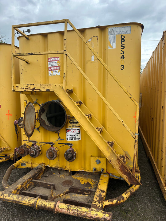Front of yellow 21,000 gallon Dragon flat top frac tank #GP53403