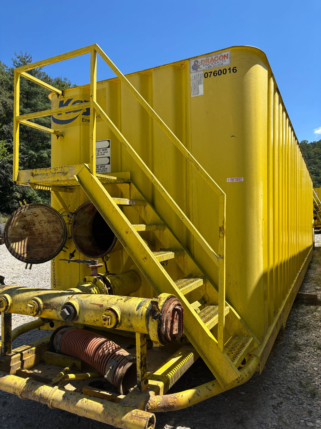 Front of yellow Dragon frac tank #0760016