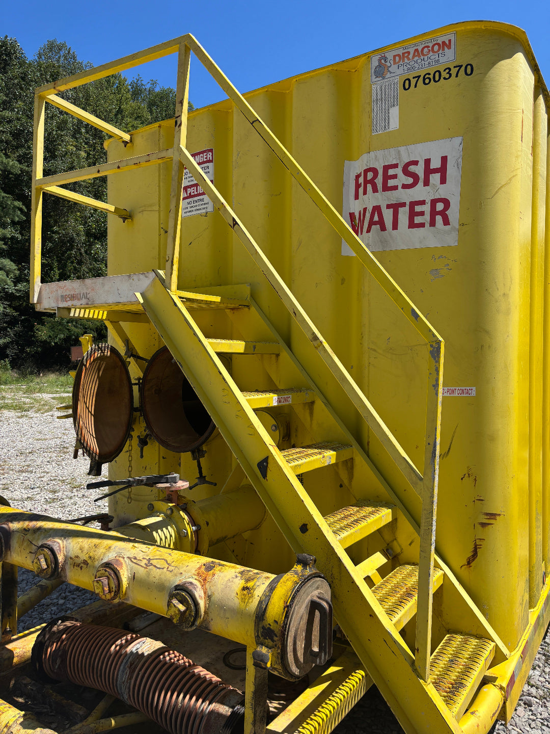 Front of yellow Dragon frac tank #0760370