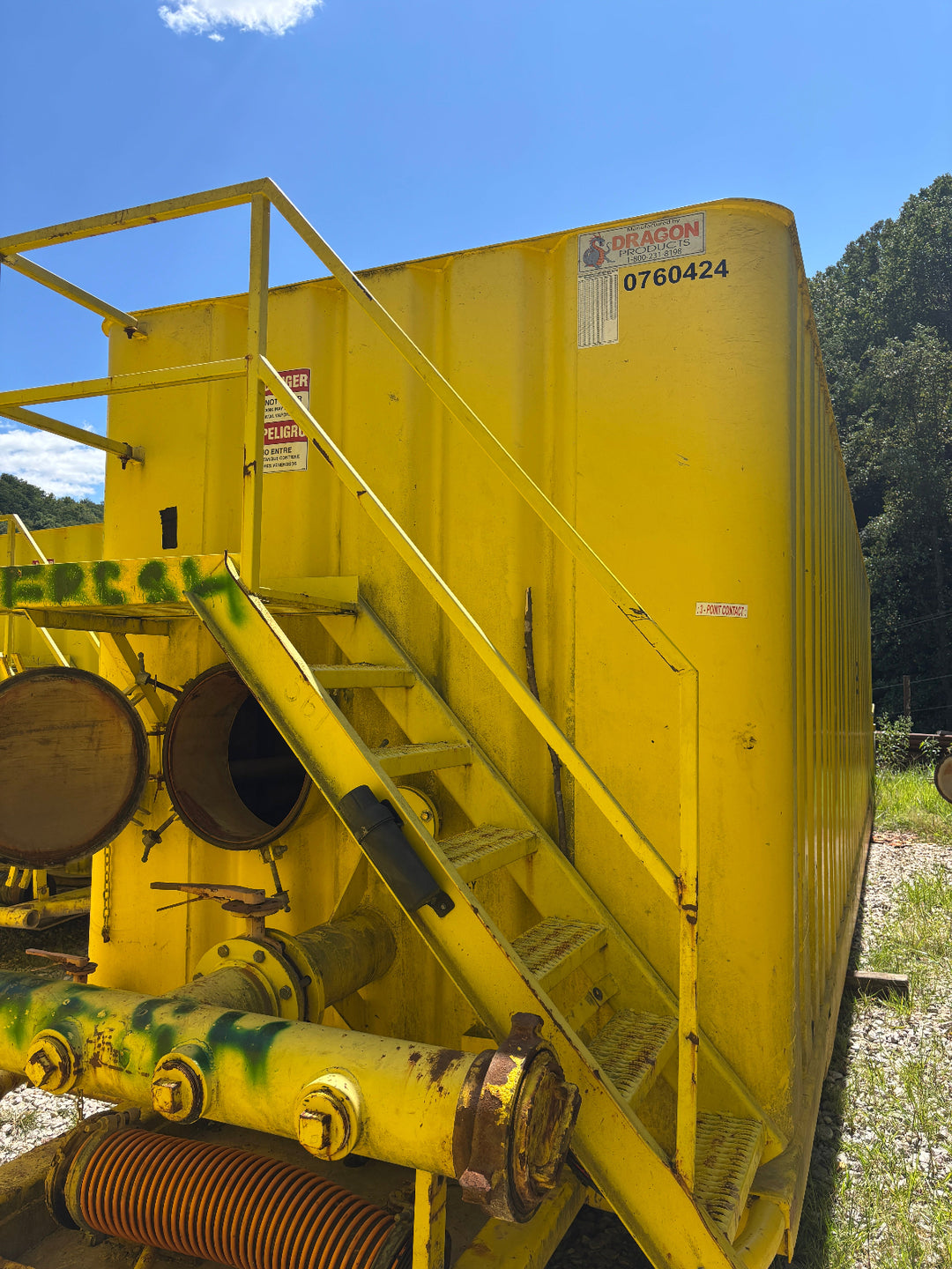 Front of yellow Dragon frac tank #0760424