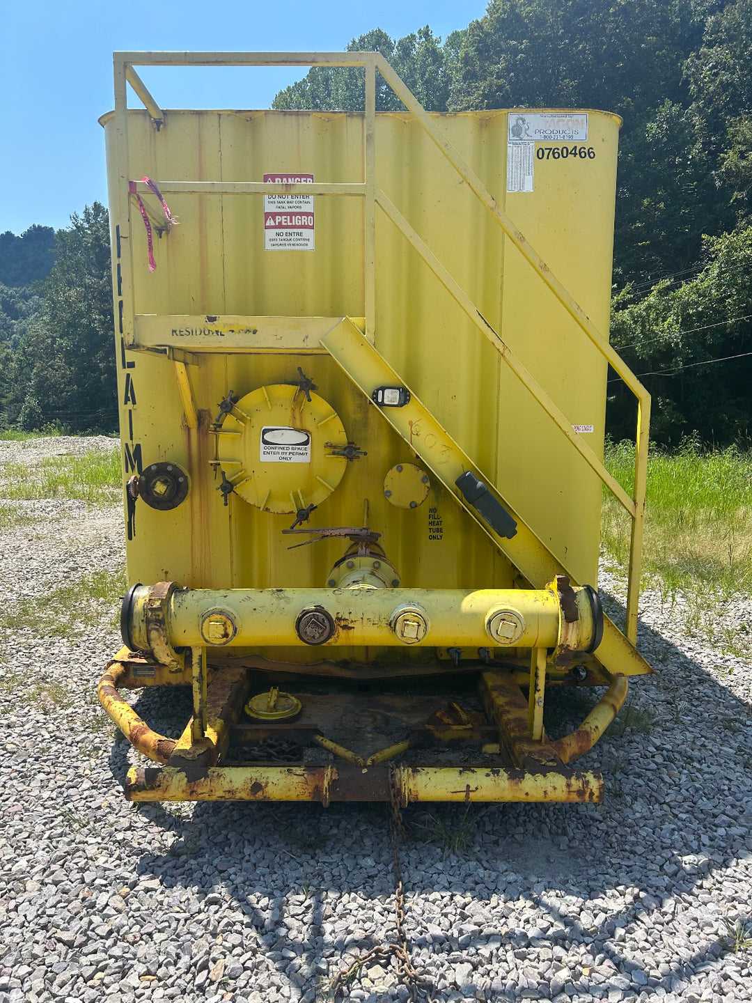 Front of yellow Dragon frac tank #0760466