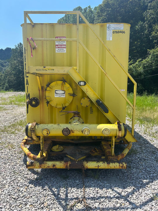 Front of yellow Dragon frac tank #0760466