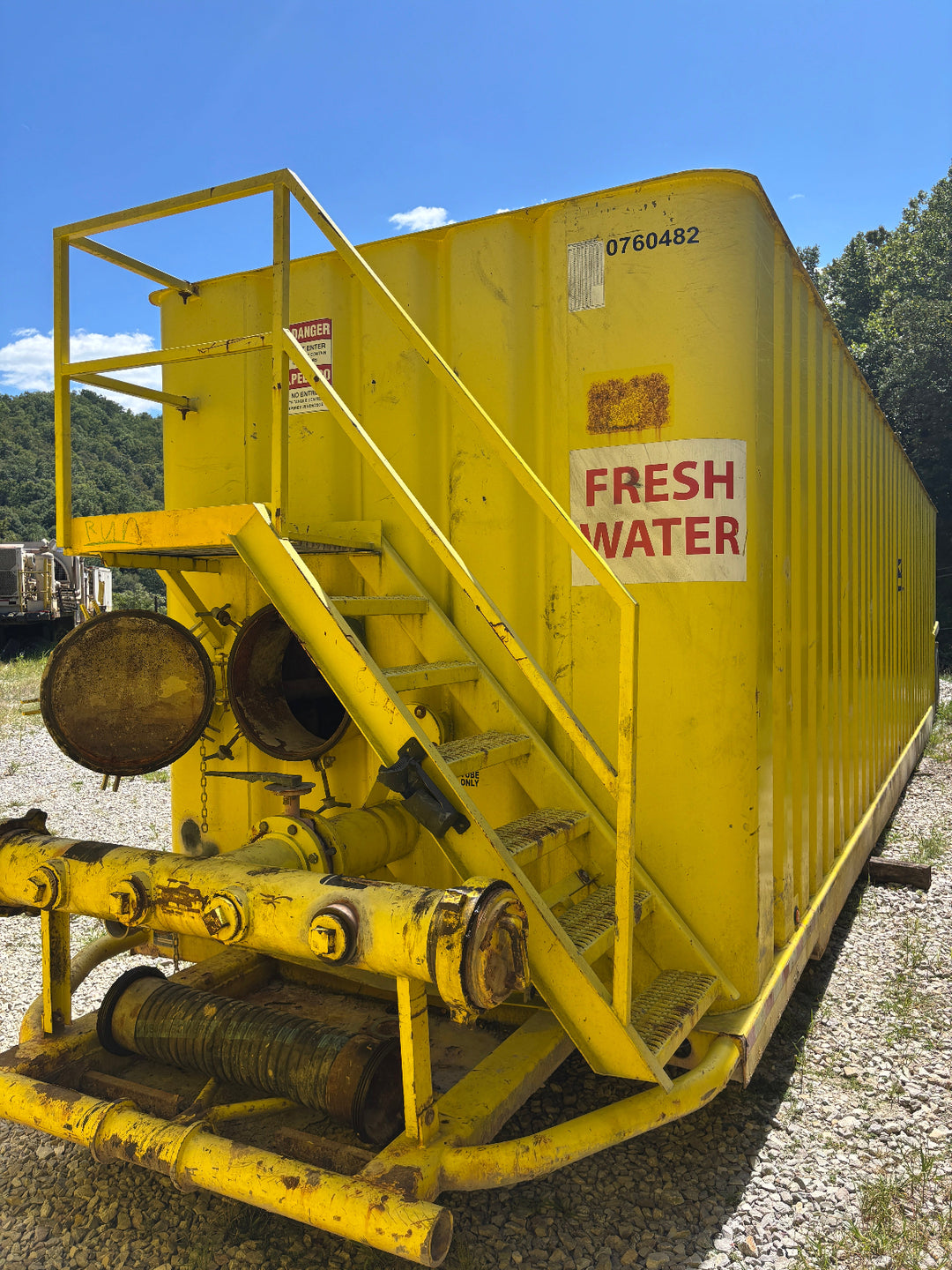 Front of yellow Dragon frac tank #0760482