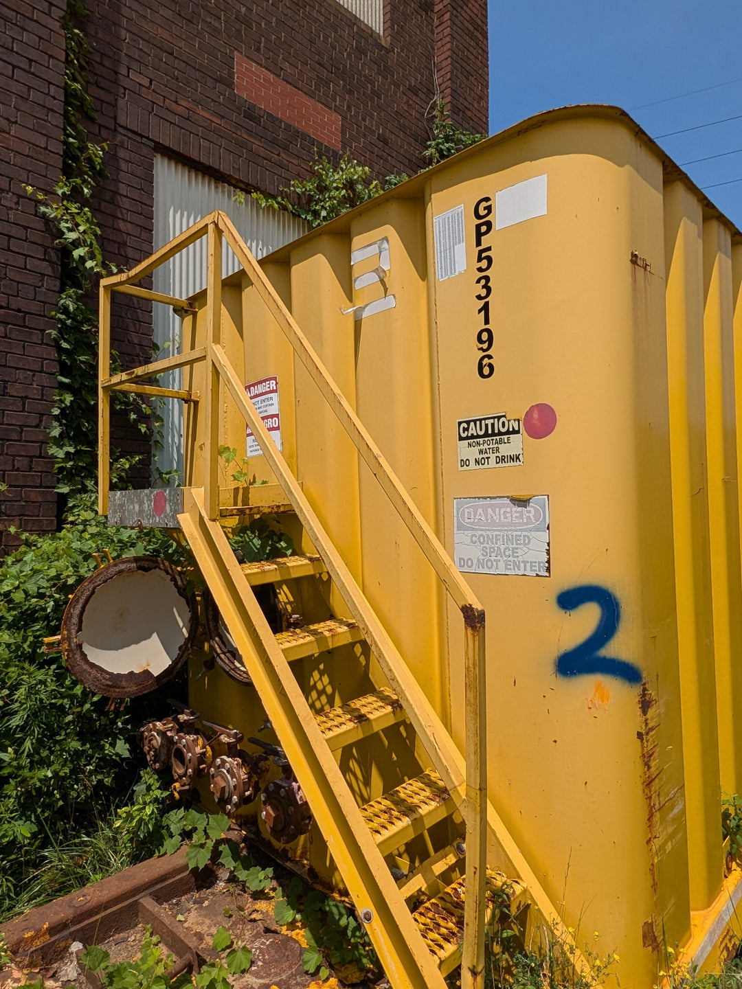 Front of yellow Dragon frac tank #GP53196