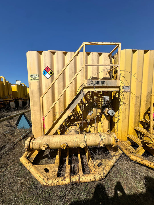 Front of yellow 21,000 gallon Wichita flat top frac tank #GP50034
