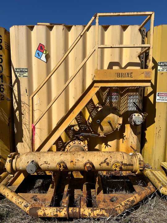 Front of yellow 21,000 gallon Wichita flat top frac tank #GP50044
