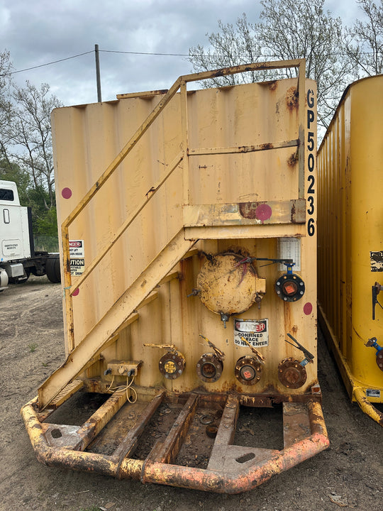 Front of yellow 21,000 gallon Wichita flat top frac tank #GP50236