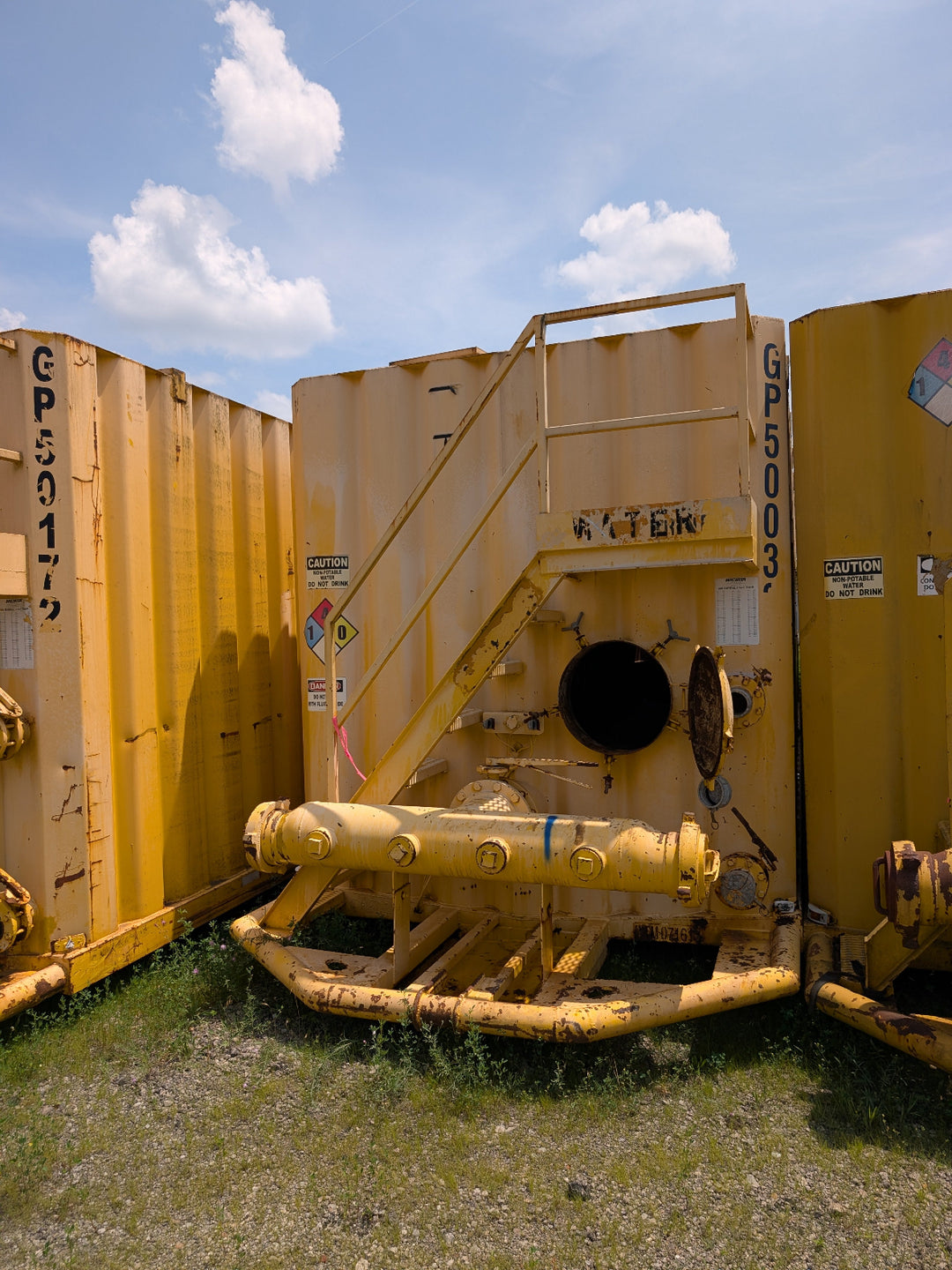 Front of yellow Wichita flat top frac tank #GP50032