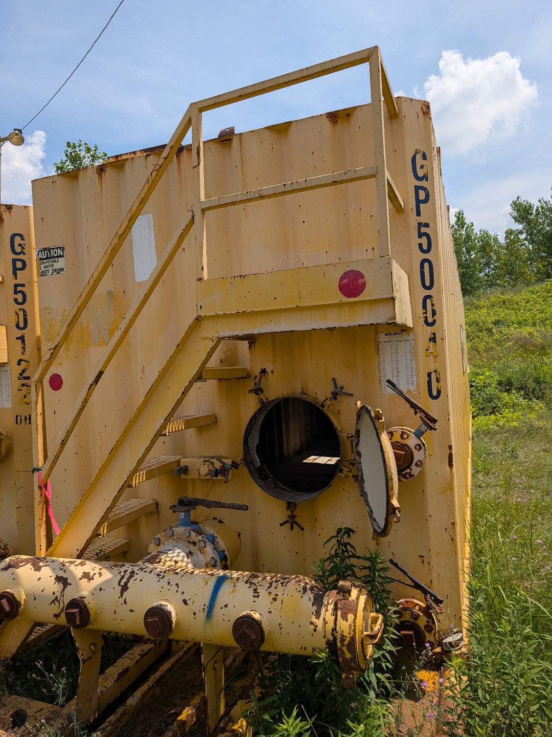 Front of yellow Wichita frac tank #GP50040