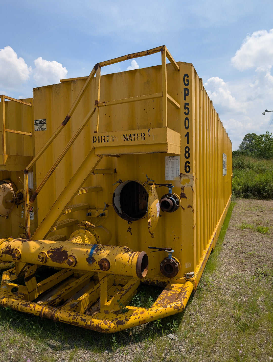 Front of yellow Wichita frac tank #GP50186
