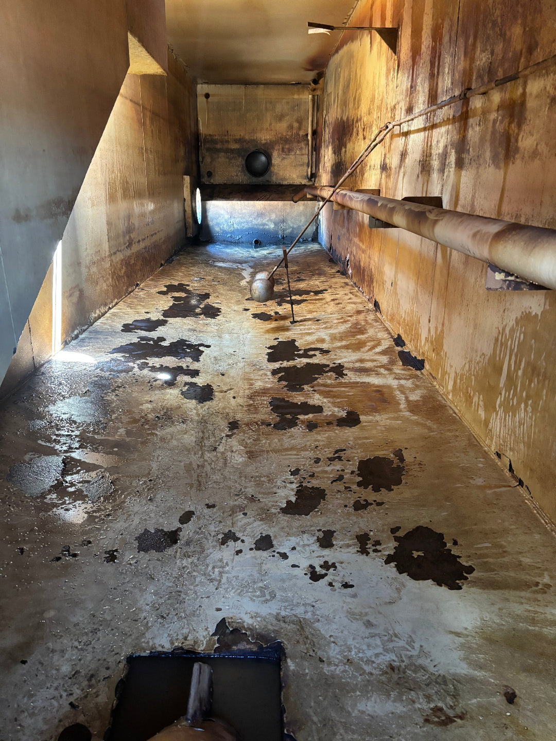 Interior of 21,000 gallon ER MFG side stair frac tank #ER829H