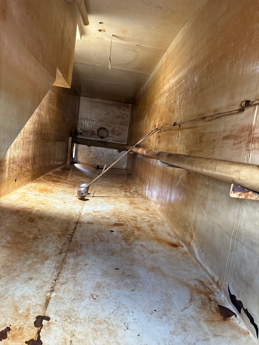 Cleaned interior of 21,000 gallon Pinnacle side stair frac tank