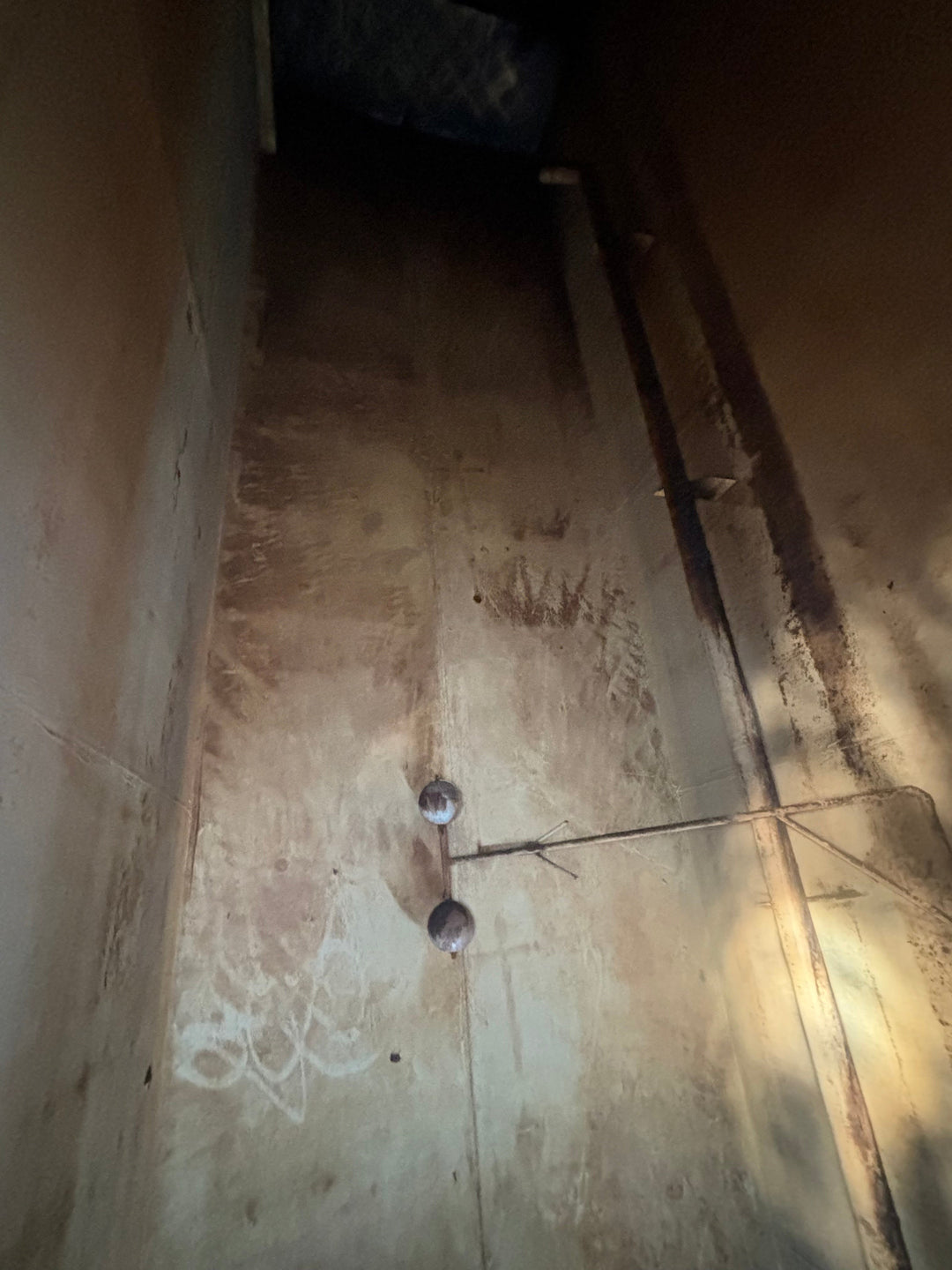 Cleaned interior of 21,000 gallon Pinnacle side stair frac tank